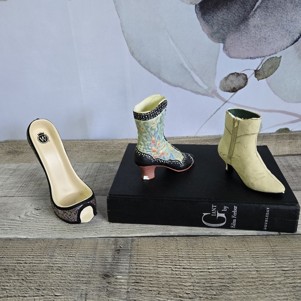 JUST THE RIGHT SHOE | 3pc Figurine Set [FLAW]
